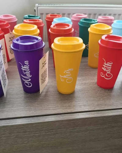 Personalised Coffee Cups with Lids, for Teacher’s gift , Parties, Party bag, and Events – Pack 10/20 – Sorted colours