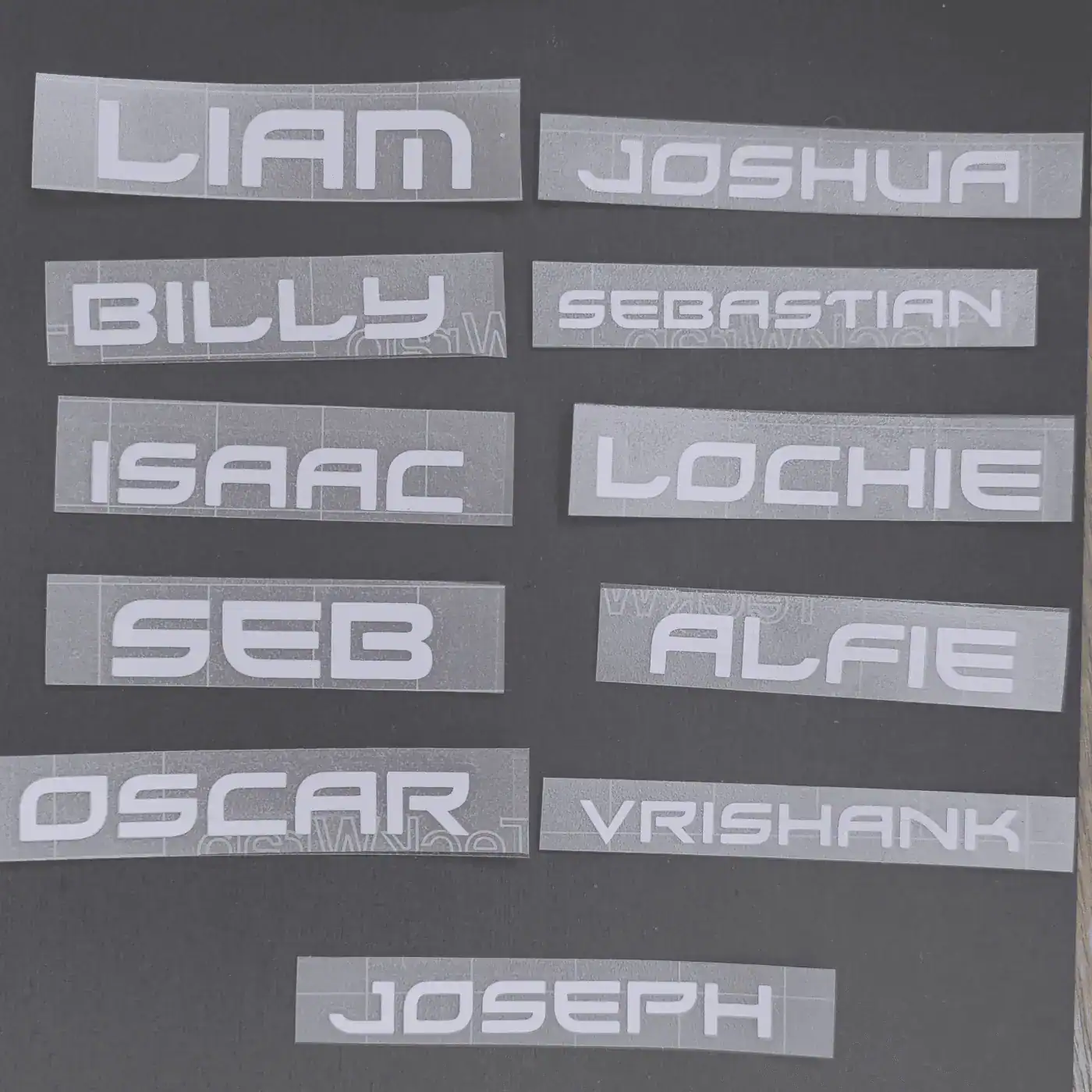 BUNDLE – 15 NAMES – up to 12cm – Vinyl decal sticker personalised – for cups, balloons, party bags, personalisation